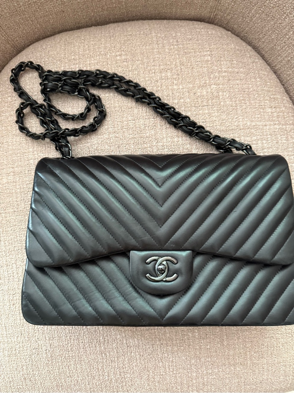 CHANEL Black Chevron Quilted Shoulder Bag with CC Turn-Lock